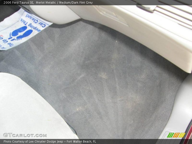 Merlot Metallic / Medium/Dark Flint Grey 2006 Ford Taurus SE