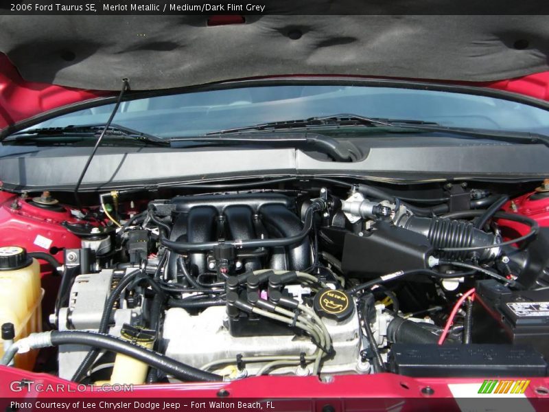 Merlot Metallic / Medium/Dark Flint Grey 2006 Ford Taurus SE