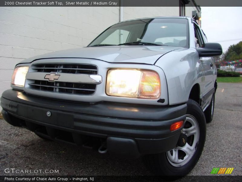 Silver Metallic / Medium Gray 2000 Chevrolet Tracker Soft Top