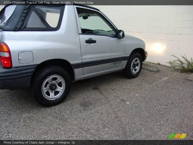 Silver Metallic / Medium Gray 2000 Chevrolet Tracker Soft Top