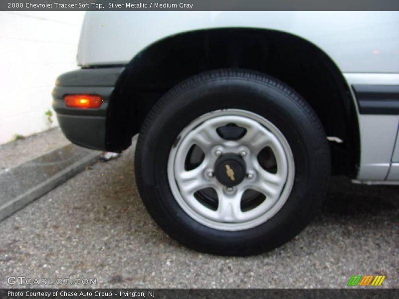 Silver Metallic / Medium Gray 2000 Chevrolet Tracker Soft Top