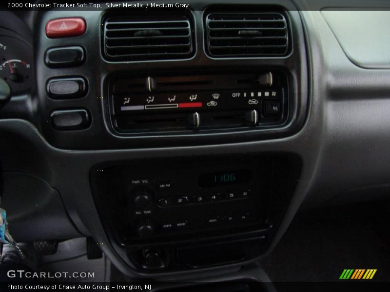 Silver Metallic / Medium Gray 2000 Chevrolet Tracker Soft Top