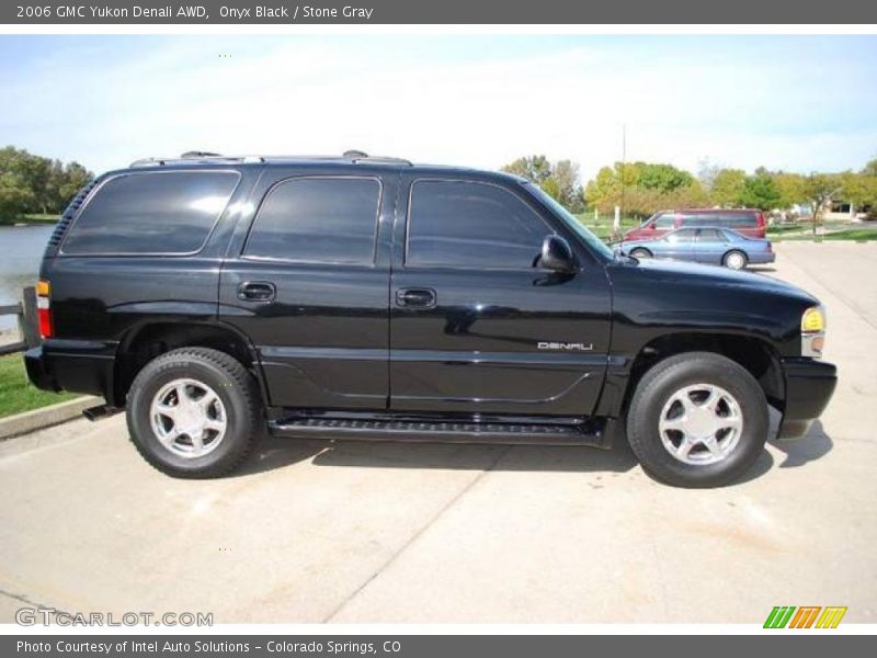 Onyx Black / Stone Gray 2006 GMC Yukon Denali AWD