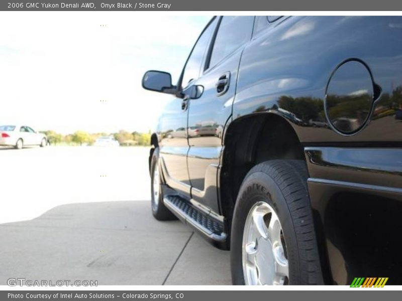 Onyx Black / Stone Gray 2006 GMC Yukon Denali AWD