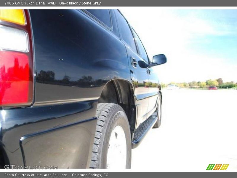 Onyx Black / Stone Gray 2006 GMC Yukon Denali AWD