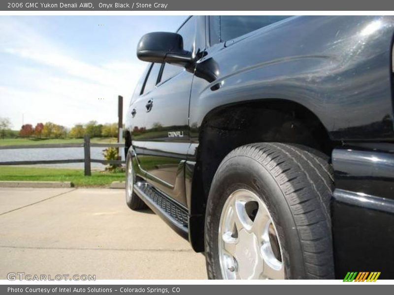 Onyx Black / Stone Gray 2006 GMC Yukon Denali AWD