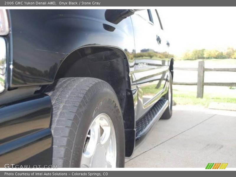 Onyx Black / Stone Gray 2006 GMC Yukon Denali AWD