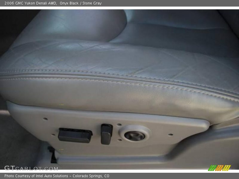 Onyx Black / Stone Gray 2006 GMC Yukon Denali AWD