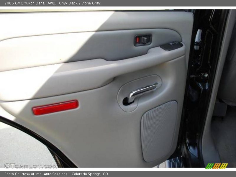 Onyx Black / Stone Gray 2006 GMC Yukon Denali AWD