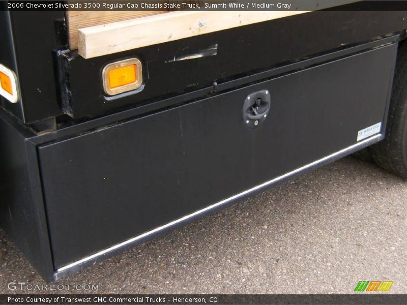 Summit White / Medium Gray 2006 Chevrolet Silverado 3500 Regular Cab Chassis Stake Truck