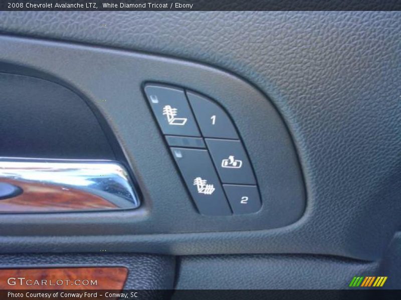 White Diamond Tricoat / Ebony 2008 Chevrolet Avalanche LTZ