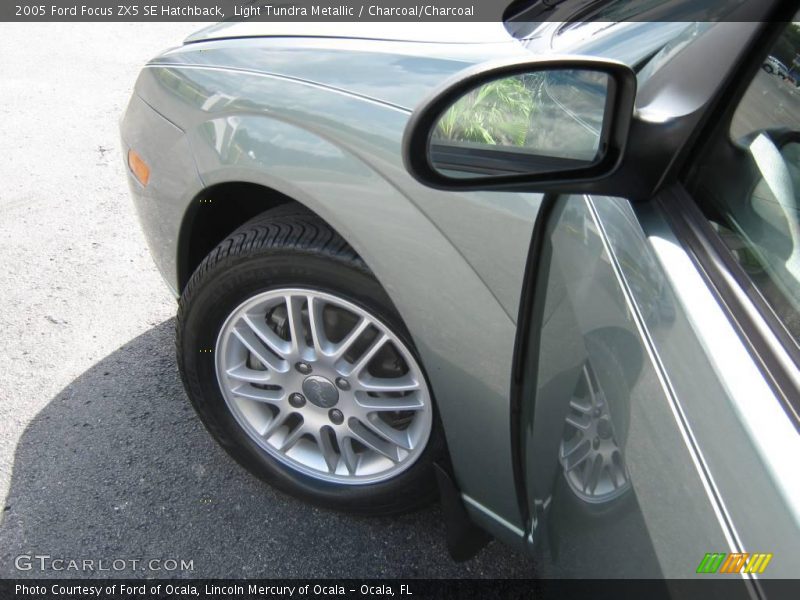 Light Tundra Metallic / Charcoal/Charcoal 2005 Ford Focus ZX5 SE Hatchback
