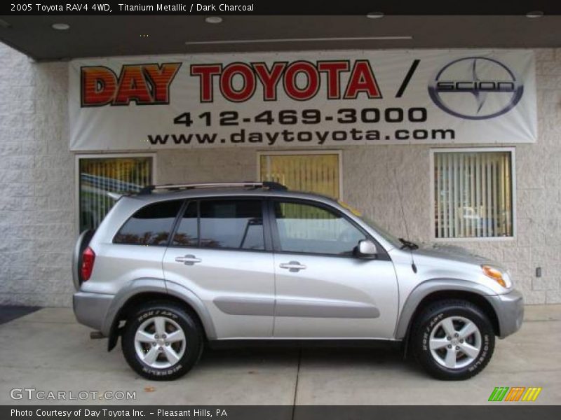 Titanium Metallic / Dark Charcoal 2005 Toyota RAV4 4WD