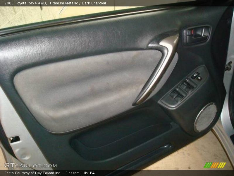 Titanium Metallic / Dark Charcoal 2005 Toyota RAV4 4WD