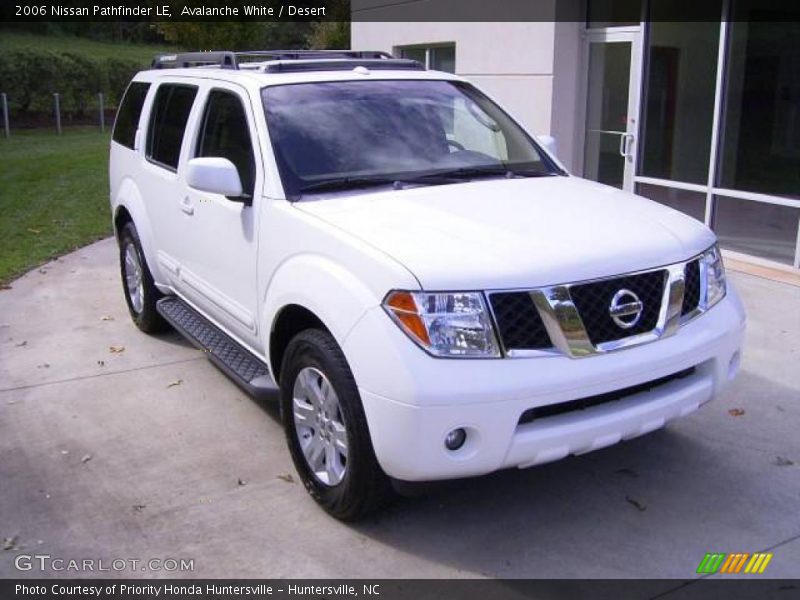 Avalanche White / Desert 2006 Nissan Pathfinder LE