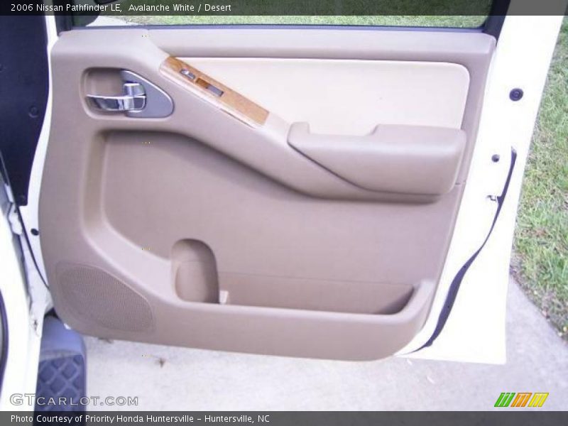 Avalanche White / Desert 2006 Nissan Pathfinder LE