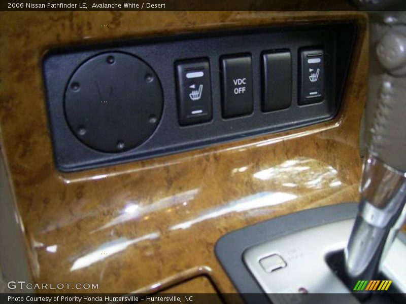 Avalanche White / Desert 2006 Nissan Pathfinder LE