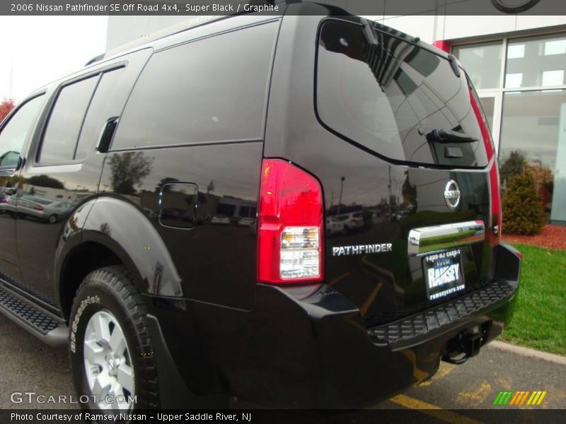 Super Black / Graphite 2006 Nissan Pathfinder SE Off Road 4x4
