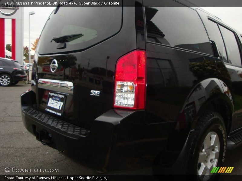 Super Black / Graphite 2006 Nissan Pathfinder SE Off Road 4x4