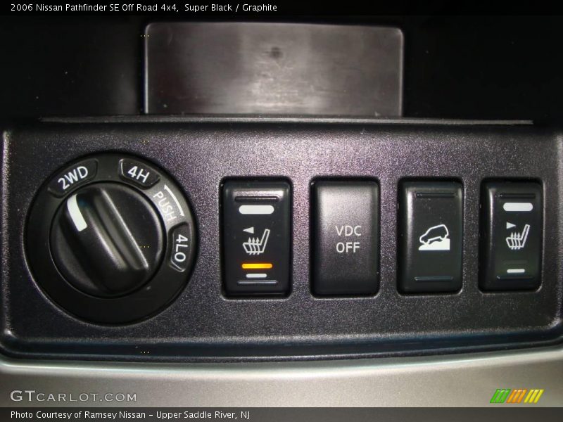 Super Black / Graphite 2006 Nissan Pathfinder SE Off Road 4x4