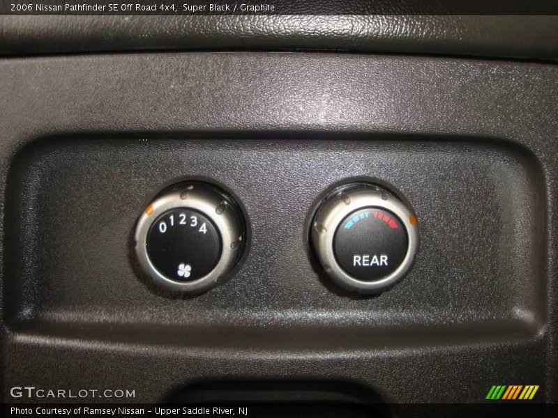Super Black / Graphite 2006 Nissan Pathfinder SE Off Road 4x4