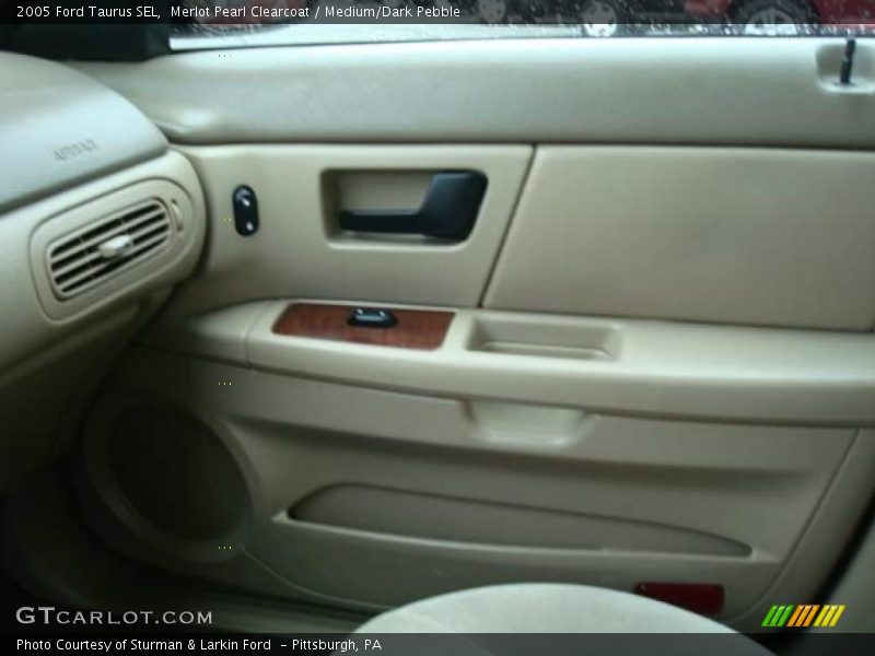 Merlot Pearl Clearcoat / Medium/Dark Pebble 2005 Ford Taurus SEL