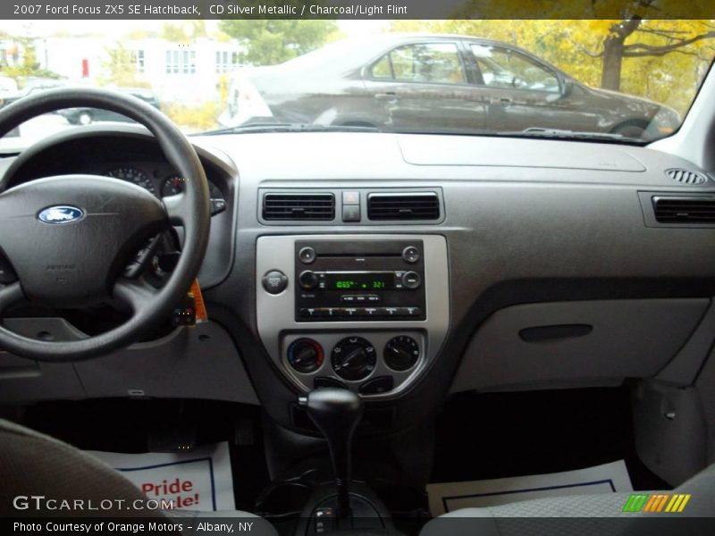 CD Silver Metallic / Charcoal/Light Flint 2007 Ford Focus ZX5 SE Hatchback