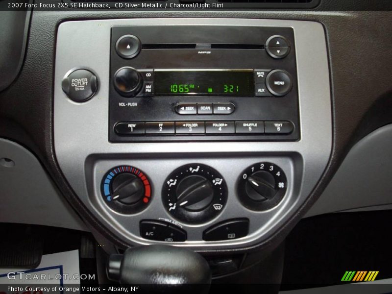 CD Silver Metallic / Charcoal/Light Flint 2007 Ford Focus ZX5 SE Hatchback