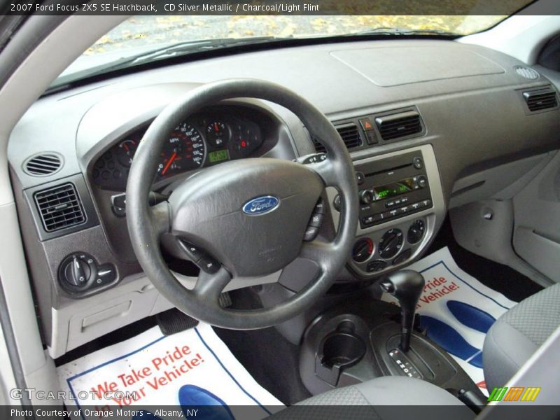 CD Silver Metallic / Charcoal/Light Flint 2007 Ford Focus ZX5 SE Hatchback
