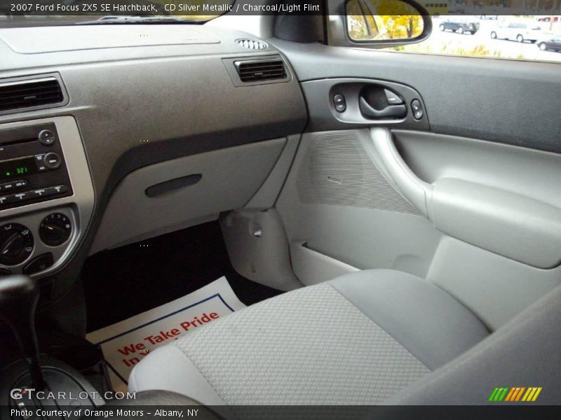 CD Silver Metallic / Charcoal/Light Flint 2007 Ford Focus ZX5 SE Hatchback