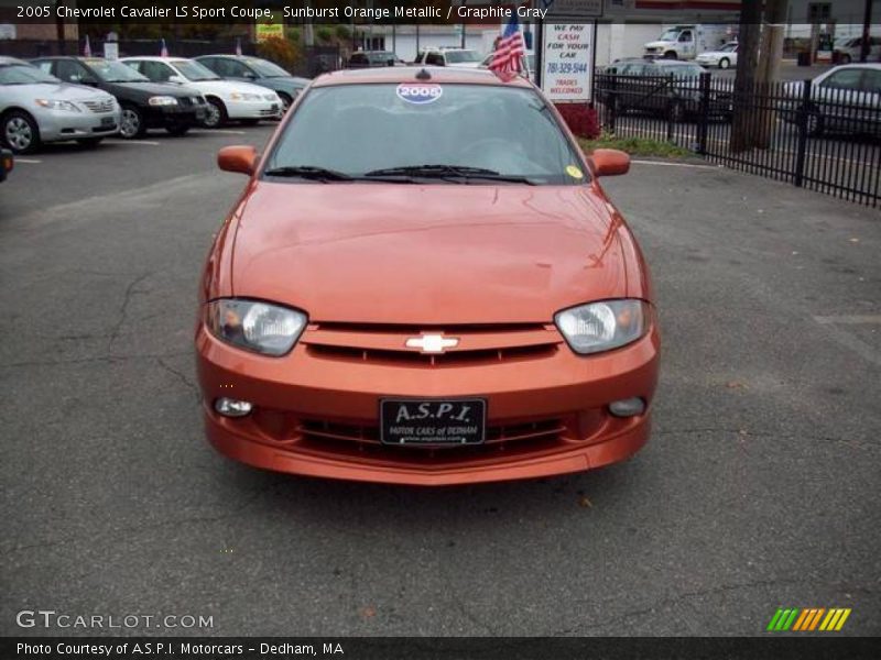 Sunburst Orange Metallic / Graphite Gray 2005 Chevrolet Cavalier LS Sport Coupe