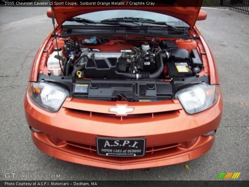 Sunburst Orange Metallic / Graphite Gray 2005 Chevrolet Cavalier LS Sport Coupe
