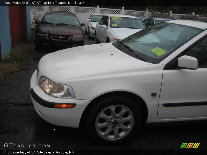 White / Taupe/Light Taupe 2001 Volvo S40 1.9T SE