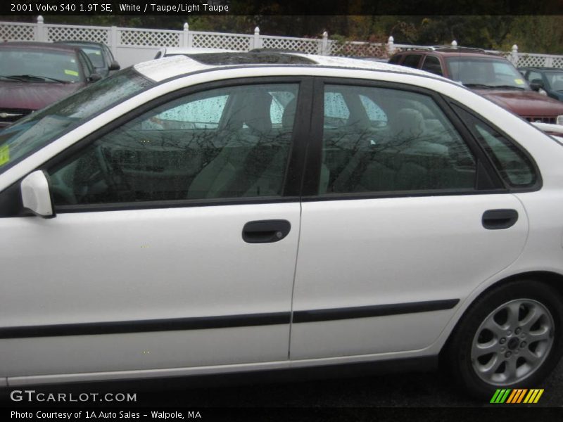 White / Taupe/Light Taupe 2001 Volvo S40 1.9T SE