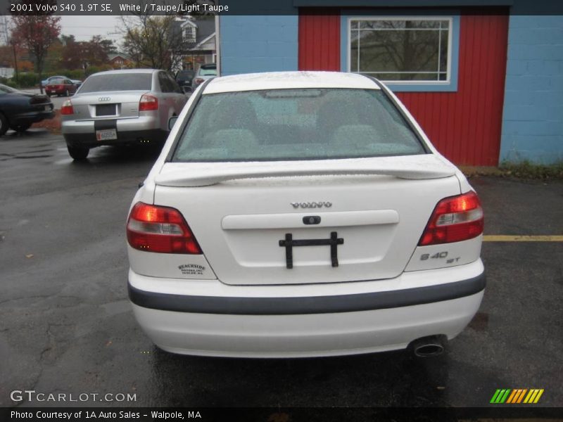 White / Taupe/Light Taupe 2001 Volvo S40 1.9T SE