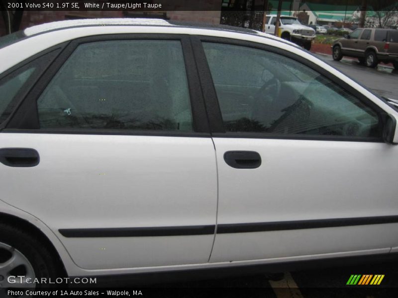 White / Taupe/Light Taupe 2001 Volvo S40 1.9T SE