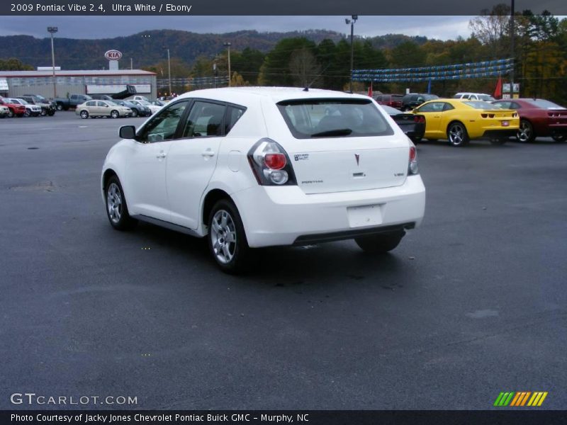 Ultra White / Ebony 2009 Pontiac Vibe 2.4