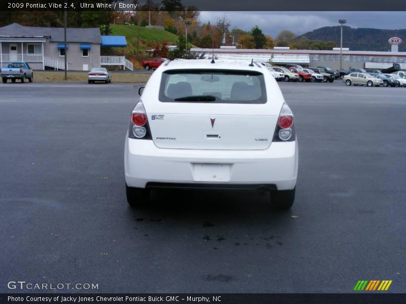 Ultra White / Ebony 2009 Pontiac Vibe 2.4