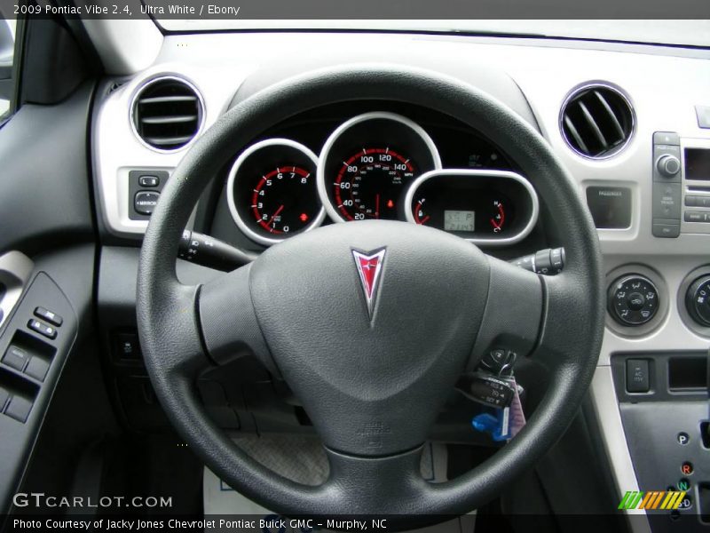 Ultra White / Ebony 2009 Pontiac Vibe 2.4