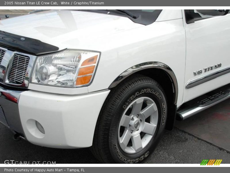 White / Graphite/Titanium 2005 Nissan Titan LE Crew Cab