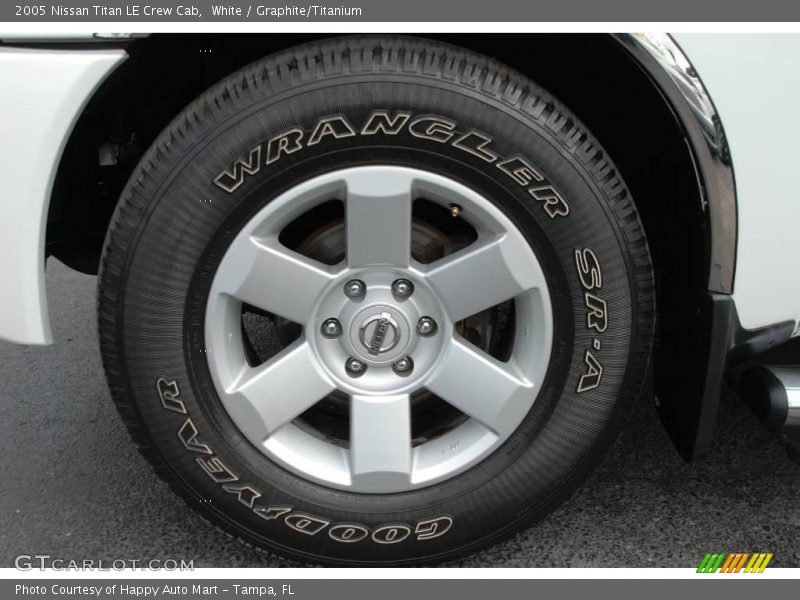 White / Graphite/Titanium 2005 Nissan Titan LE Crew Cab