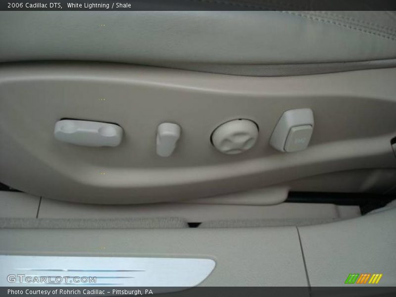 White Lightning / Shale 2006 Cadillac DTS
