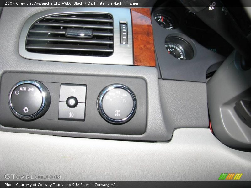 Black / Dark Titanium/Light Titanium 2007 Chevrolet Avalanche LTZ 4WD