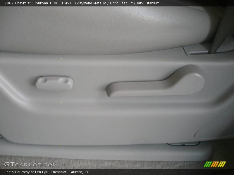 Graystone Metallic / Light Titanium/Dark Titanium 2007 Chevrolet Suburban 1500 LT 4x4