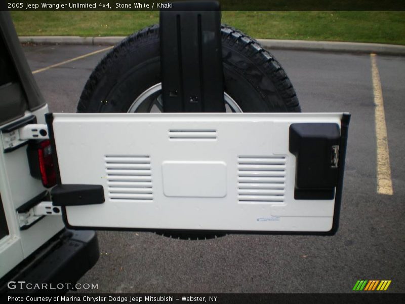 Stone White / Khaki 2005 Jeep Wrangler Unlimited 4x4