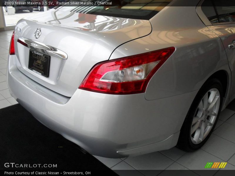 Radiant Silver Metallic / Charcoal 2009 Nissan Maxima 3.5 SV