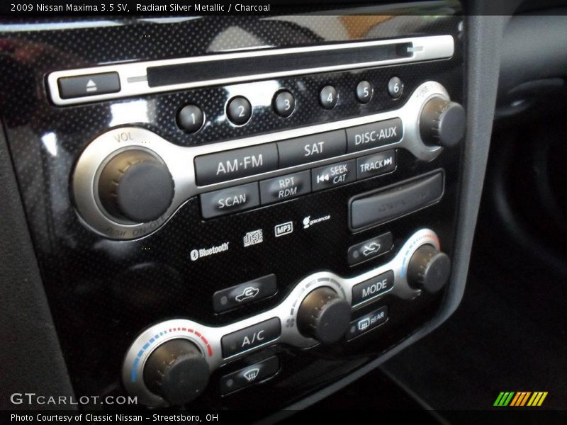 Radiant Silver Metallic / Charcoal 2009 Nissan Maxima 3.5 SV