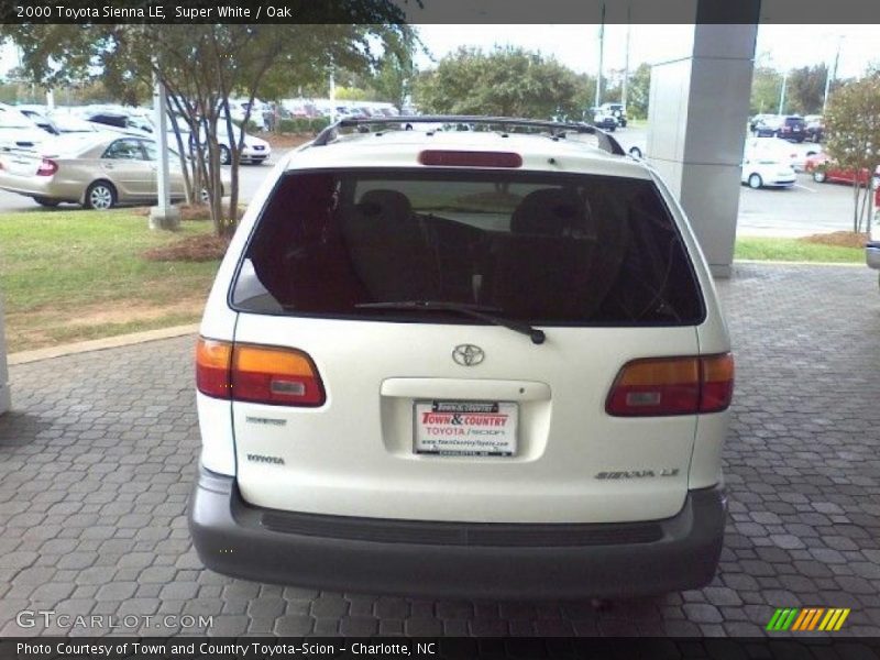 Super White / Oak 2000 Toyota Sienna LE
