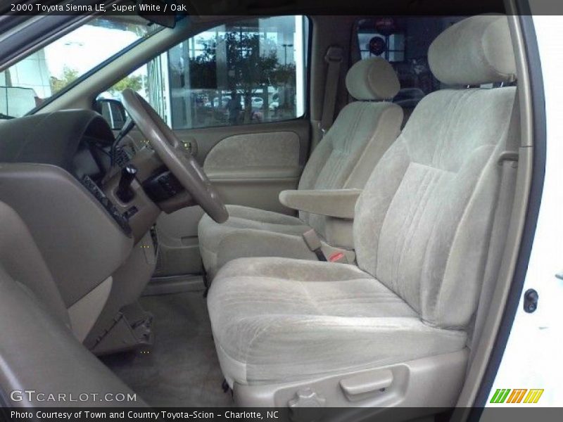 Super White / Oak 2000 Toyota Sienna LE