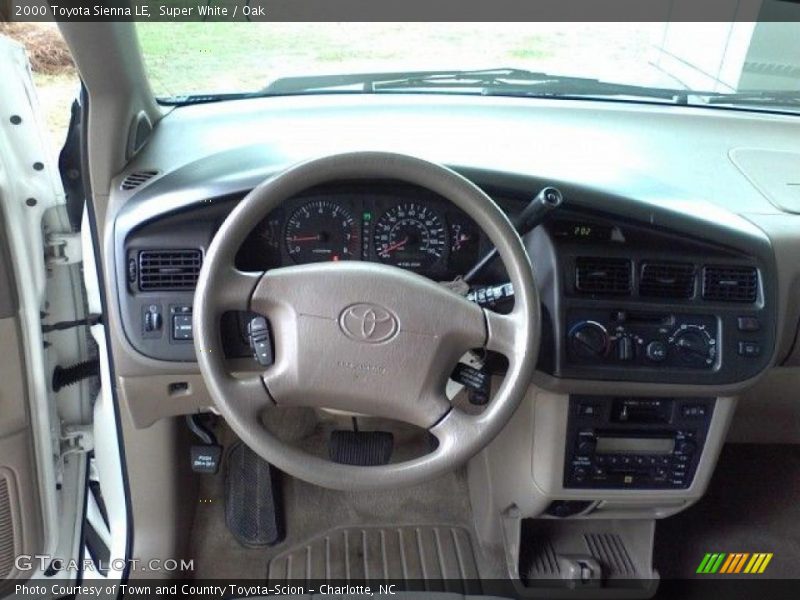 Super White / Oak 2000 Toyota Sienna LE